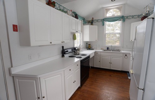 Truro House | Unforgettable Cape Cod Bay Views with Oceanfront Amenities