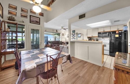 Port Isabel House | Oceanfront Heron's Sea Cottage near South Padre Island