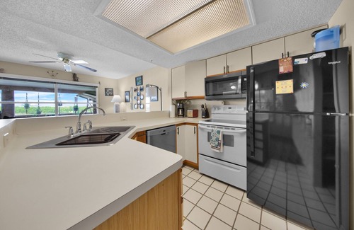 Port Isabel House | Oceanfront Heron's Sea Cottage near South Padre Island