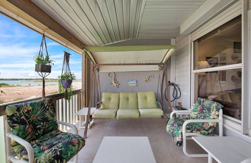 Port Isabel House | Oceanfront Heron's Sea Cottage near South Padre Island