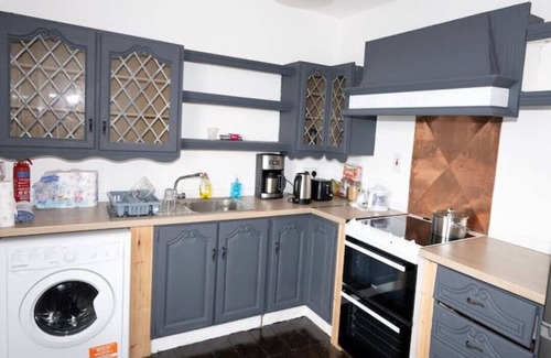 Youghal Cottage | Experience Youghal Bay Views Just 300 Meters from the Beach