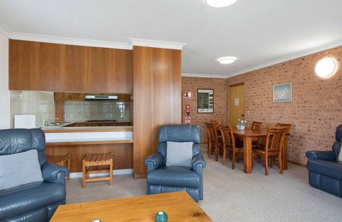 Narooma Apartment | Relax at Views on Ballingalla with Pool & Breakfast Options