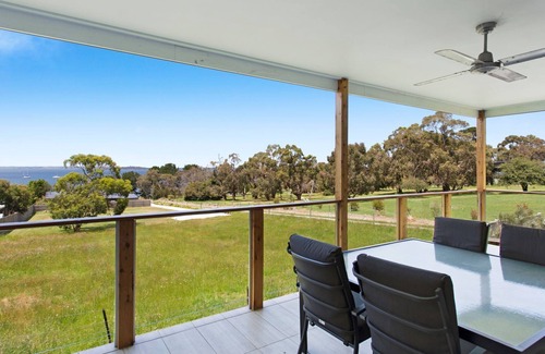 Rhyll House | Oceanfront Comfort at Views on Snapper, Rhyll