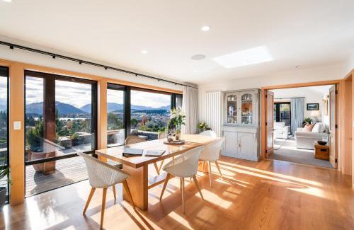 Wanaka Villa | Tranquil Retreat at Views on Stone with Hot Tub Access