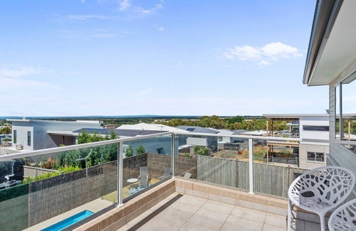 Portarlington House | Stunning Views On The Hill with Private Pool & Top Ratings