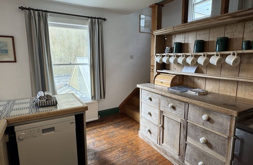 Dartmouth Cottage | Relax at 6&7 School Steps: Garden, Parking & Scenic Views