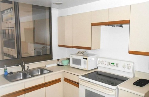 River Oaks Apartment | Scenic Retreat with Pool and Spa by Memorial Park