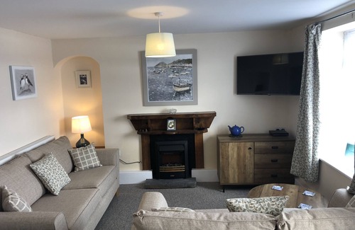 Neyland House | Scenic Views over River Cleddau & Neyland Marina Awaits