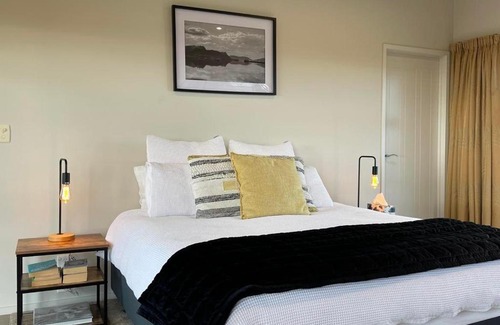 Ruakaka House | Ocean View Retreat: Self-Contained Unit with King Bed