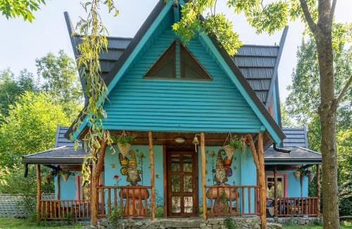 Poieni House | Discover Viewtopia: Oceanfront Retreat with 9.9/10 Rating
