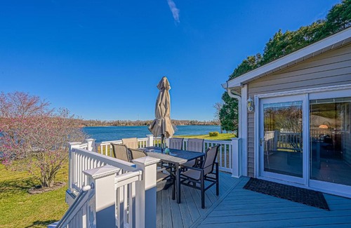 Sandy Point House | Discover Family-Friendly Comfort at Viewtopia Hotel