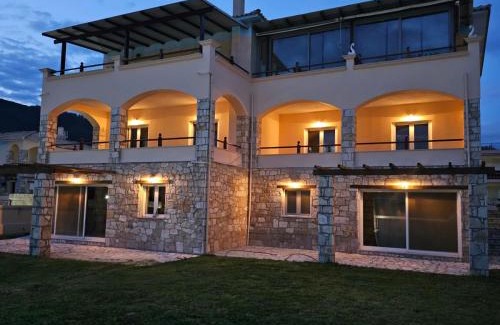Platanitis Villa | Relax at Viggas: Top-Rated Oceanfront Retreat in Nafpaktos