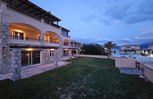 Platanitis Villa | Relax at Viggas: Top-Rated Oceanfront Retreat in Nafpaktos