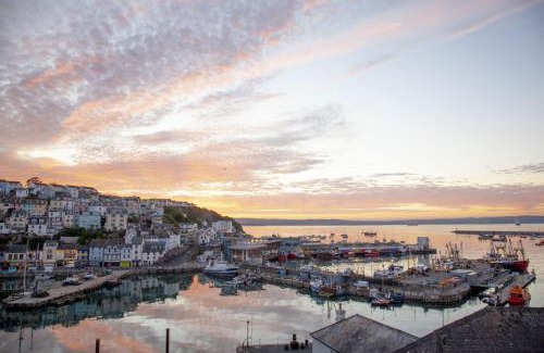 Brixham Hotel | Elegant Maritime Suites in Brixham - 5-Star Retreat
