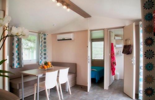 Ghisonaccia Resort | Vignale Resort: Oceanfront Getaway with Pool and Hot Tub