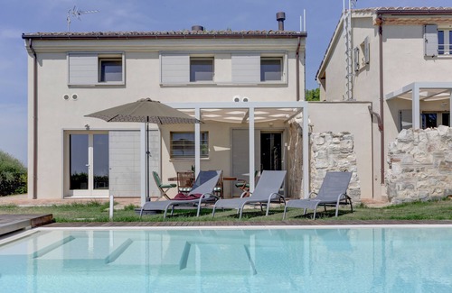 Sirolo Apartment | Vigneto di Montefreddo: Family-Friendly Two Bedroom Escape