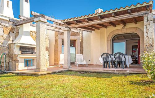 Alghero House | Discover Blue Villa: Family-Friendly with a Pool and Kitchen