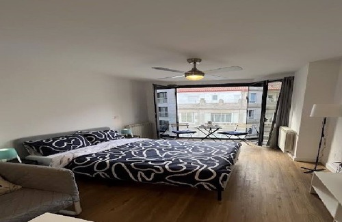 Vigo Apartment | Discover Vigo Excursion Studio: Stylish Retreat in the City