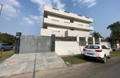 Greater Noida Hotel | Vihaan Residency: Pet-Friendly Stay with Family Amenities