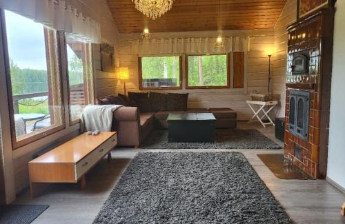 Lotjola Ski Chalet | Viihtyisä huvilamökki Saimaan rannalla