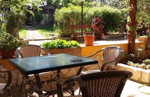 Defensola House | Cozy Villa Paola: 4-Bed Retreat with Private Garden