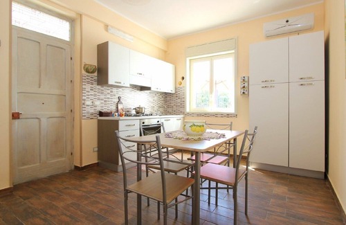 Capaci Villa | Tranquil Villa Near the Sea with Ocean View and Spa