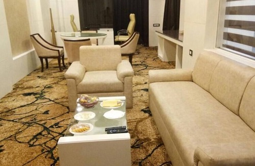 Jabalpur Hotel | Vijan Mahal: Family-Friendly Stay with Pool and Spa Access