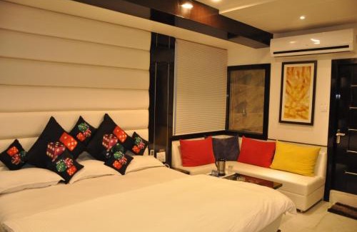 Jabalpur Hotel | Discover Hotel Vijan Palace: Family-Friendly & Accessible