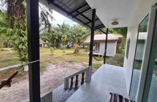 Ranong House | Oceanfront Vijit Bungalow with Family-Friendly Amenities