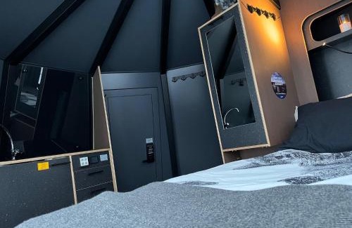 Vikajarvi Apartment | Unforgettable Vikajärvi Lake View Igloos with Private Beach