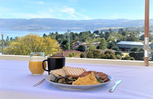 Jindabyne Hotel | Vikas: Family-Friendly Retreat with Dining Options