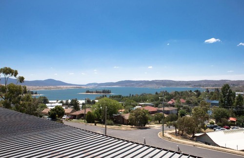 Jindabyne Hotel | Vikas: Family-Friendly Retreat with Dining Options