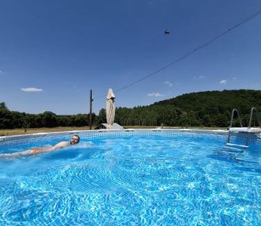 Mladenovac House | Guest Rated 9.6: VIKENDICA GARAŠKI KUTAK, Pet & Child Friendly
