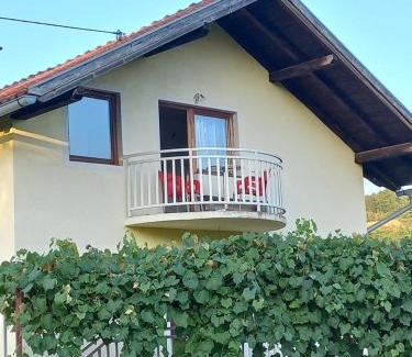 Republika Srpska House | Budget-Friendly Vikendica Savić: Family Dining & High Ratings
