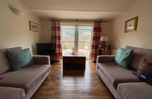 Arrochar House | Viking Cottage: Pet-Friendly Retreat with High Guest Ratings