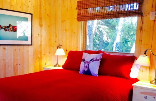 Mud Bay House | Viking Cove: Private Beach Access with Oceanfront Views