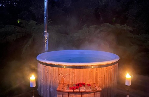 Kaiata Cabin | Relax at Viking Hut Frigg: Rainforest Retreat with Hot Tub
