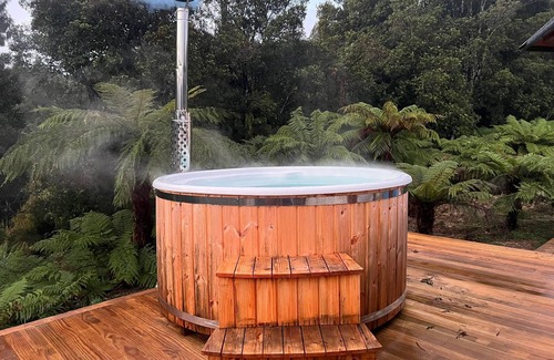 Kaiata Cabin | Relax at Viking Hut Frigg: Rainforest Retreat with Hot Tub