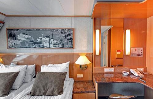 Katajanokka Boat Rental | Enjoy a Night Cruise on Viking XPRS from Helsinki