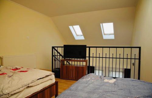 Baktaloranthaza House | Discover Viktor Vendégház: 9.5/10 Rating & Family-Friendly