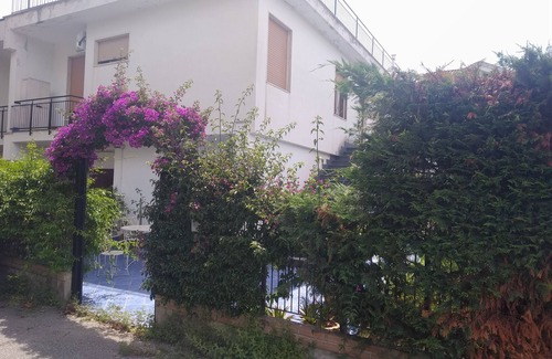 Paestum Villa | Oceanfront Villa with Terrace and Free Parking – Rated 9.6