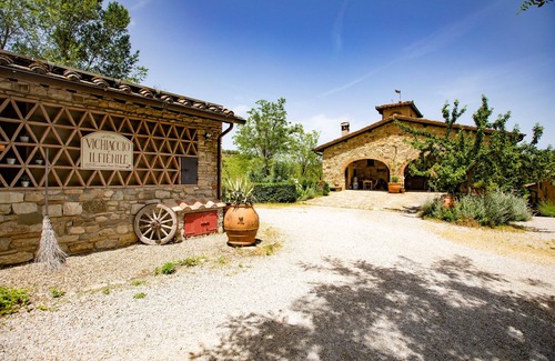 San Casciano in Val di Pesa House | Pet-Friendly Villa with Hot Tub Near Florence - Guest Rated 9.8