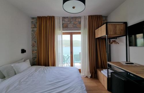 Lin House | Vila 43 Lin: Guest Rated 9.6 with Private Beach Access