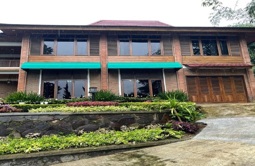 Ciwidey House | Welcoming Vila A Ciwidey: Family-Friendly Retreat Awaits