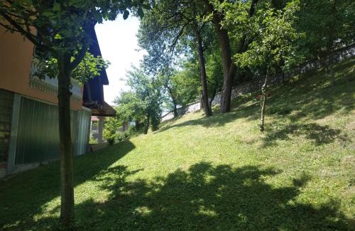 Hadzici Villa | Pet-Friendly Vila Afan Ušivak: Guest Rated 10/10