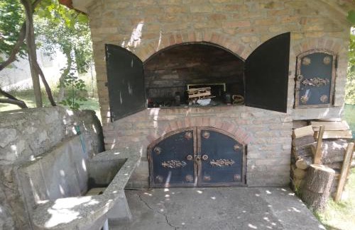 Hadzici Villa | Pet-Friendly Vila Afan Ušivak: Guest Rated 10/10