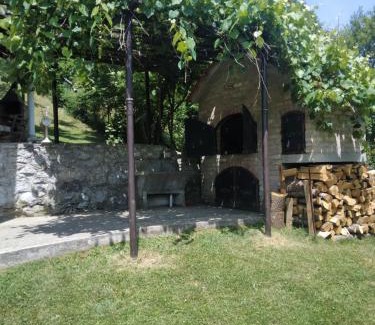 Hadzici Villa | Pet-Friendly Vila Afan Ušivak: Guest Rated 10/10
