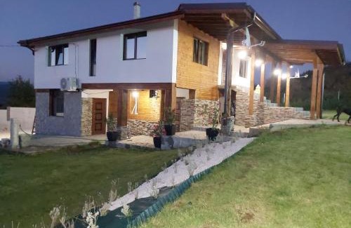 Nikolaevo Villa | Discover Vila Agapi: Guest Rated 10/10 with Pool & Pets
