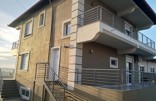 Kamez Villa | Pet-Friendly Vila: Perfect for Families and Budget Travelers