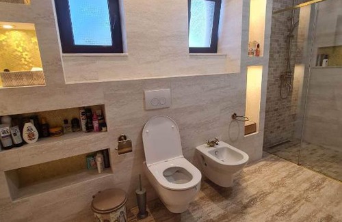 Navodari House | Cozy Vila Alemary: Family and Pet-Friendly Retreat